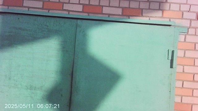 Фрагмент школьного курса АСТРОНОМИИ на воротах гаража