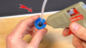 Возьмите старую велосипедную камеру и пластиковую бутылку! Пистолет-распылитель своими руками!