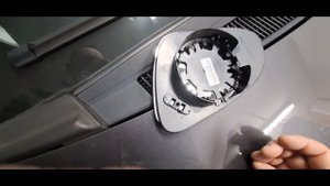 Как снять боковое зеркало на Toyota Yaris 2013-14 года выпуска (