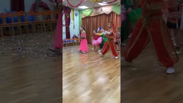 Новогодний утренник. Цирк смотреть онлайн