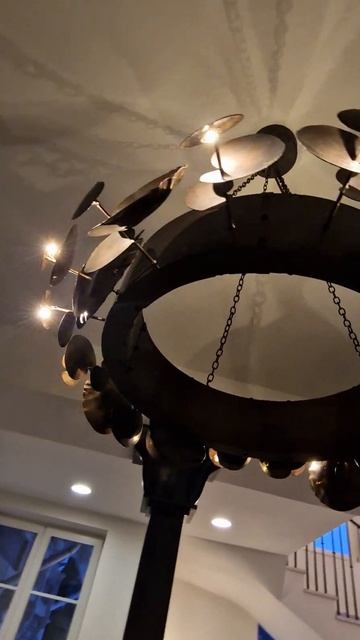 необычная люстра смотреть онлайн