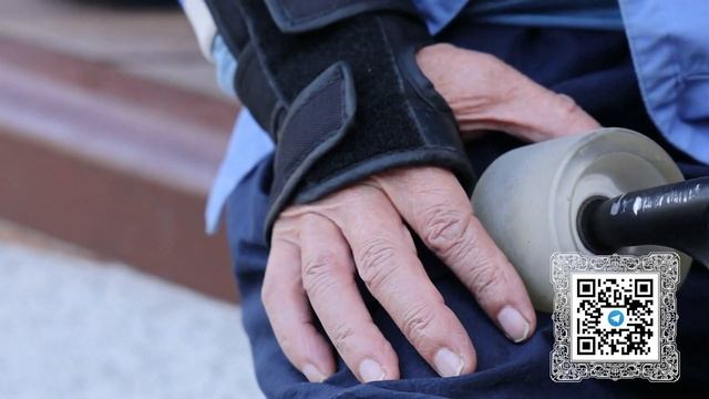 Китаец научился кататься на скейтборде в 84 года