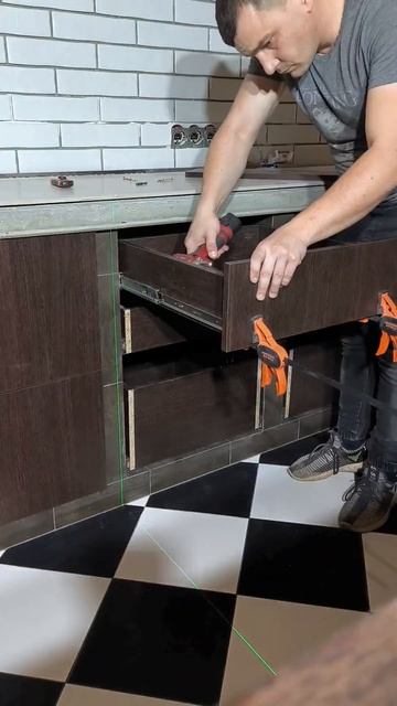 установка фасада выдвижных ящиков #wood #woodminimal #woodworking #л смотреть онлайн
