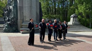 У памятника «В борьбе против фашизма мы были вместе» единороссы возложили цветы