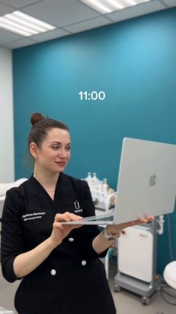 Подглянем за приемом косметолога?