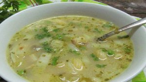 Картофельный суп с макаронами и горошком