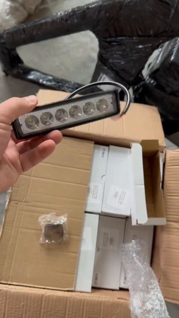 Світлодіодна LED фара 18Вт (світлодіоди 3w х6шт) смотреть онлайн