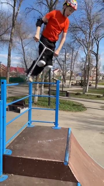 Как можно назвать этот трюк ? @dolinovmax #scootertricks #самокат #а смотреть онлайн