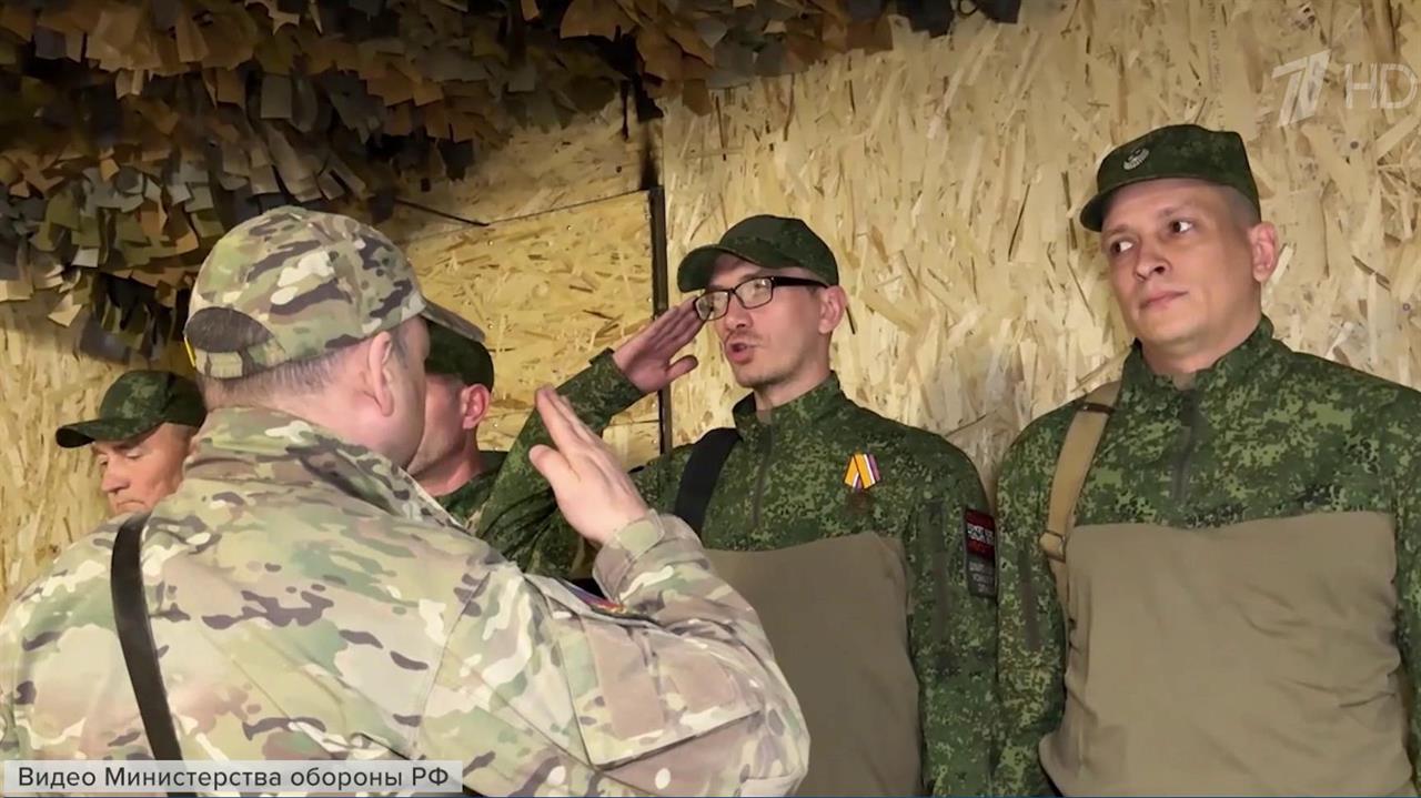 Заслуженные награды вручили бойцам добровольческого отряда БАРС