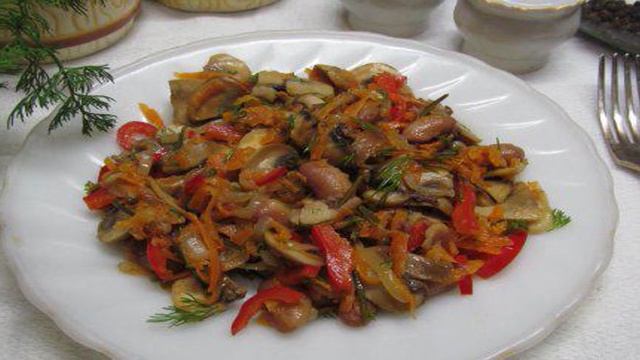 Салат с грибами и фасолью