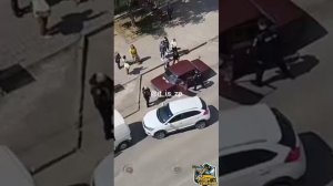 в Запорожье местные отбили у полицаев Зеленского очередного ухилянта