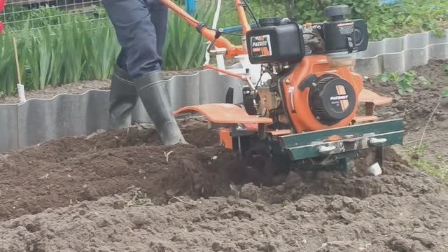 ПАШЕМ ОГОРОД И НАЧИНАЕМ ОТДЕЛКУ КРЫЛЬЦА смотреть онлайн