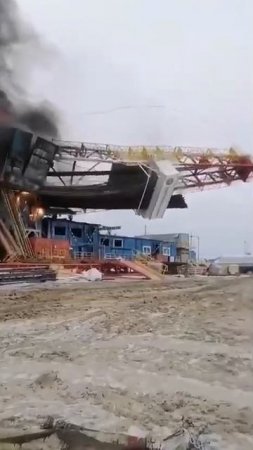 На Ямале обрушилась нефтяная вышка