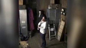 лучшие пранки и испуги людей в этом видео попробуй не испугаться 😆