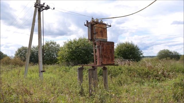 старая трансформаторная подстанция в деревне