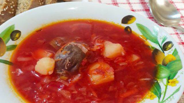 Борщ с куриными потрохами и крыльями