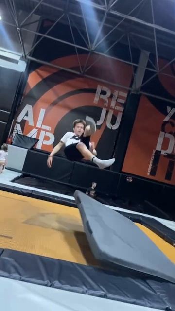 3 со спины #shorts #мем #спорт #flip #sports #паркур #сальто #батут