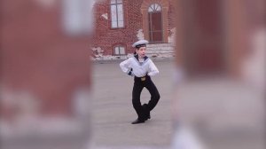 Зажигательный танец Максима Юрова