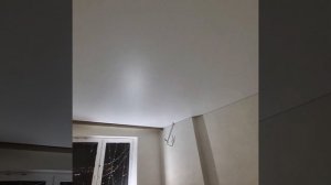 Монтаж натяжного потолка с трековыми светильниками #р