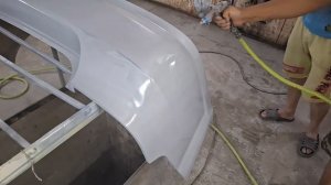 наносим эпоксидный грунт на бампера.