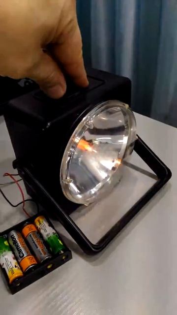 Фонарь из СССР высокотехнологичный находит обрывы пр