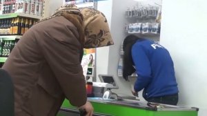 Пранк  Безумная бабка   crazy grandma приколы