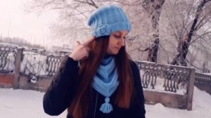 Весенняя шапка-шляпка с плоской макушкой спицами. Мастер-класс