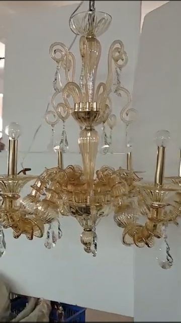 Люстра Baikal в золотом стекле при дневном свете. смотреть онлайн