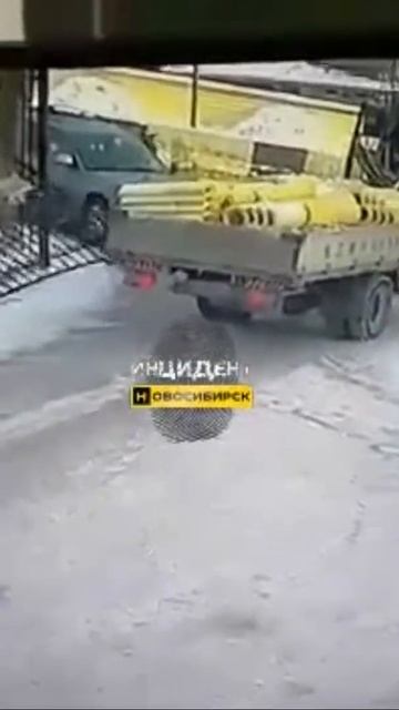 Негабарит: минус арка и забор смотреть онлайн