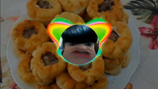 хахахахаха а у вас есть пирожки с мясом песня