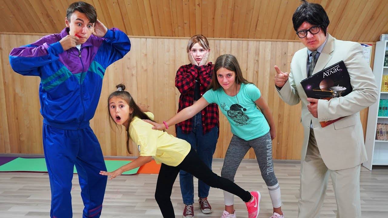 СОРВАЛИ урок ФИЗРЫ ! Как Училка Кейт НАКАЗАЛА весь Класс смотреть онлайн