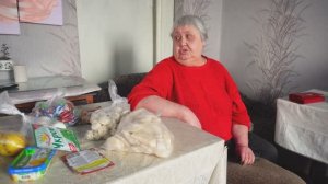 Получила пенсию за май Сбегала за продуктами Сын съел все конфеты с капустой Сад и огород