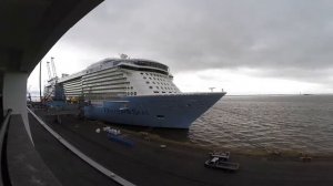 САМЫЙ НОВЫЙ КРУИЗНЫЙ ЛАЙНЕР. Ovation of the Seas в Бреме рхафене Германия 海洋贊禮號