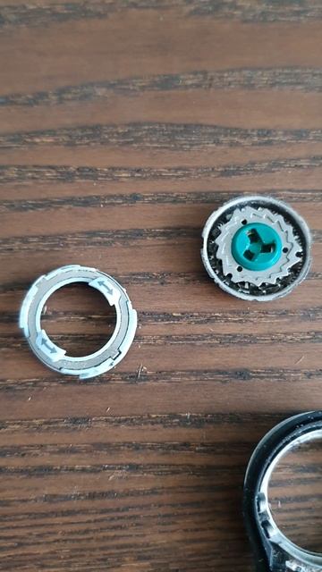 Замена лезвий в электробритве Philips series 9000. Replacement shaving he смотреть онлайн