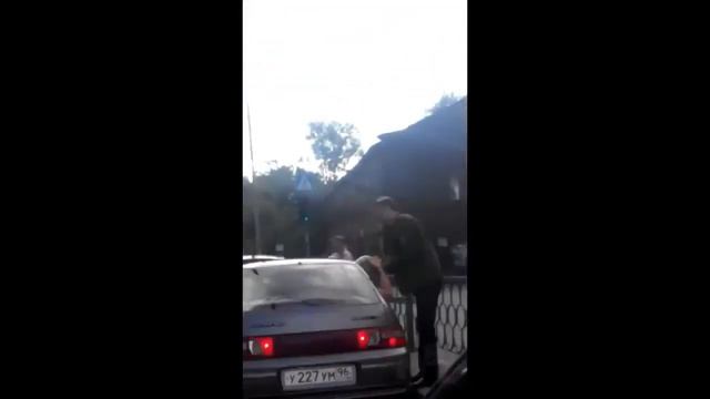 Никитос +200 600-Мужик в****ся в забор!