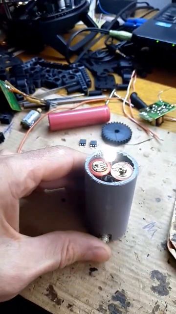 Ліхтарик на двох батарейках АА смотреть онлайн