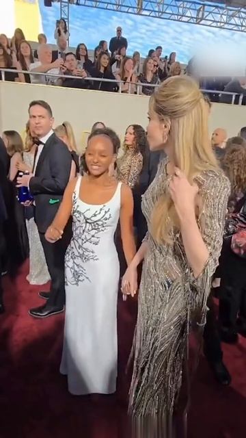 Джоли вновь подошла к Юре Борисову смотреть онлайн