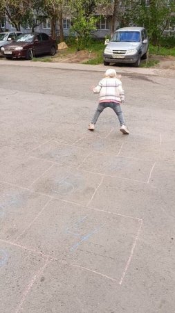 Варюша играет в классики🤗