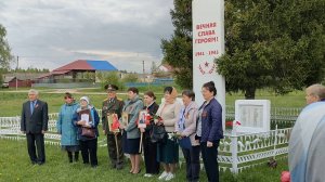 Поставили забор, пересадили сосны, отметили праздник. Живем в деревне. Май 2025