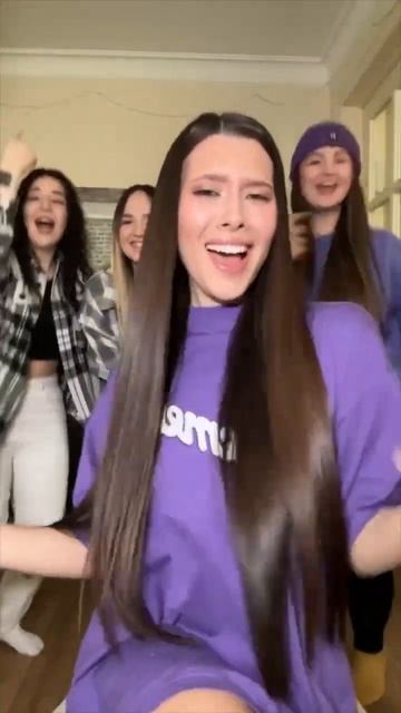 Показываю девочек с команды! Такие, какие есть😍 Песня смотреть онлайн