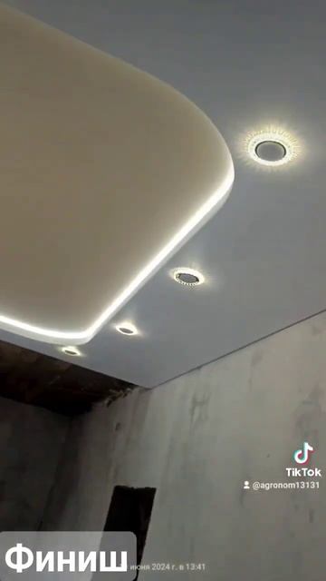 Натяжные потолки  2 уровня  с двумя перегибами  свето?