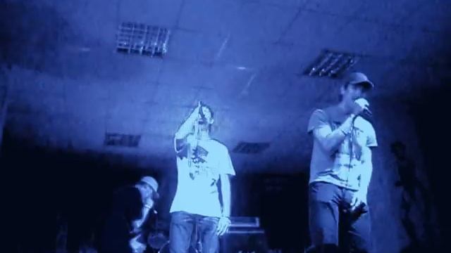 Леша Туфингер feat.T.A.P (ex.Проект СВОИ) - Между нами города (Live) смотреть онлайн