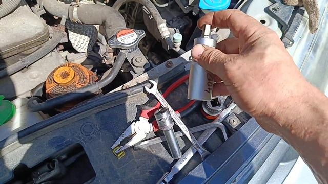 Замена датчика давления масла Сузуки Гранд Витара. Кр? смотреть онлайн