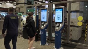 Оплата проезда банковской картой на всех турникетах