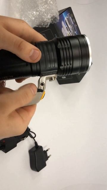 Відео огляд Професійний переносний ліхтар прожектор смотреть онлайн