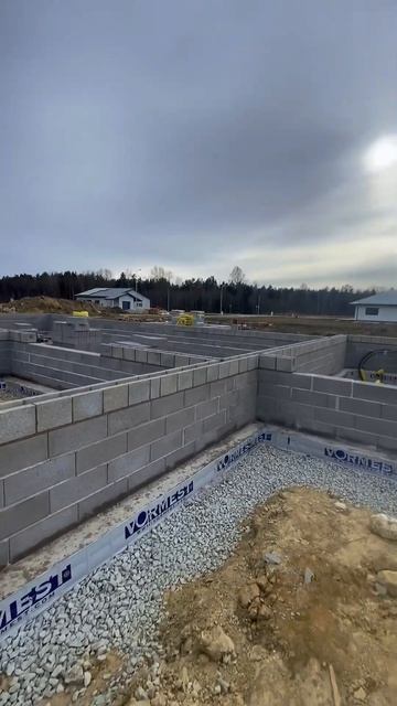 Один фундамент готов из керамзитных блоков#shortvideo #стр? смотреть онлайн