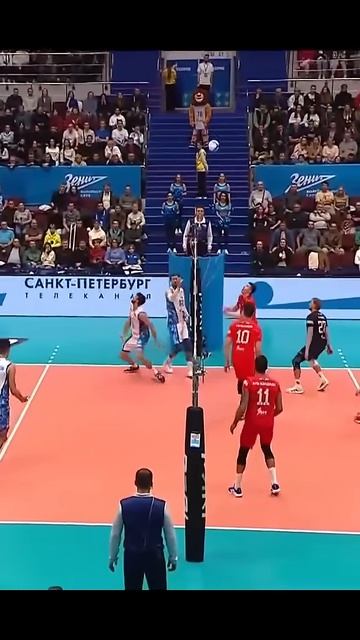 Combination spike 🏐🥵 #trending #volleyballgame #shorts