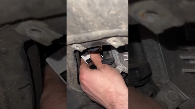 BMW 5 series F10 замена лампы ближнего света смотреть онлайн