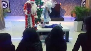 Самый прикольный Дед Мороз и снегурочка.И самые худшие ответы