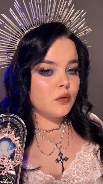 Подпишись 🖤 тг:cutepimpp А как вы относитесь к косметике Flower Knows?🪽
